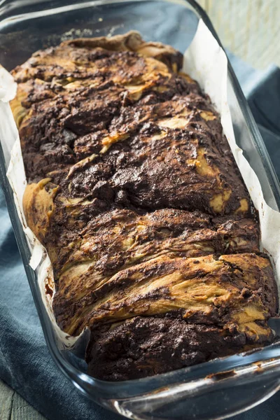 Zoete zelfgemaakte chocolade Babka brood — Stockfoto