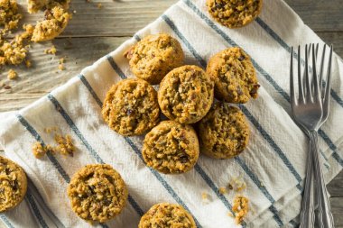 Sağlıklı ev yapımı kek kahvaltı ısırıkları