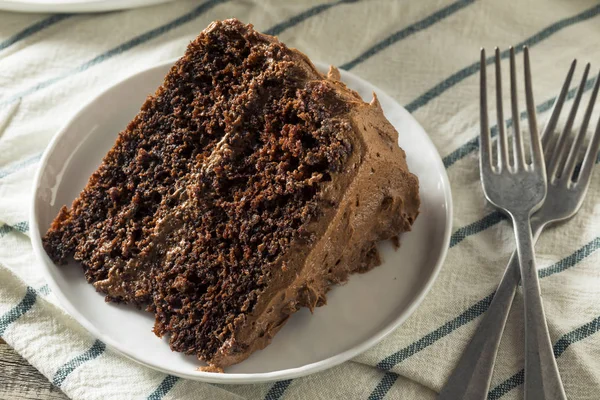 Солодкий домашній темний шоколадний торт — стокове фото