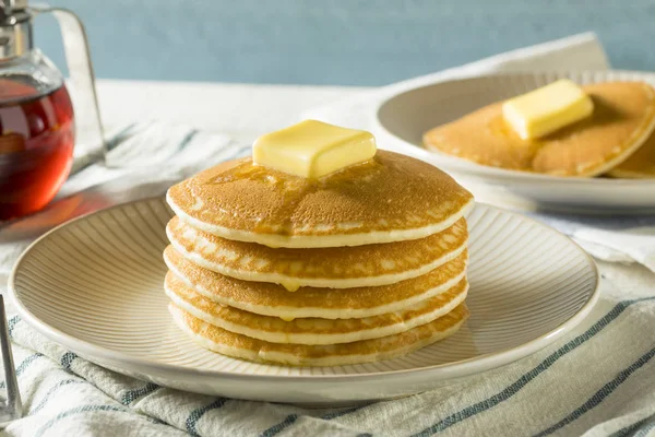 Söta hemmagjord Stack av pannkakor — Stockfoto