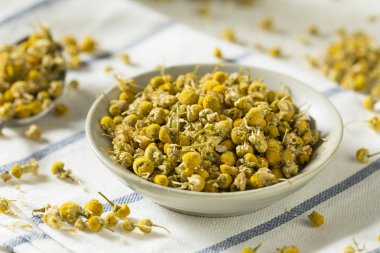 Çiğ sarı kurutulmuş organik papatya