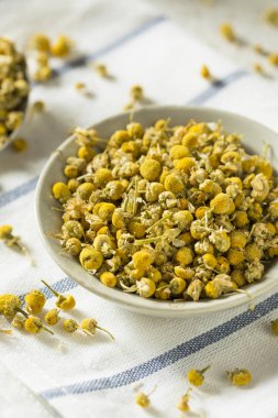 Çiğ sarı kurutulmuş organik papatya