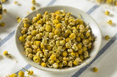 Çiğ sarı kurutulmuş organik papatya