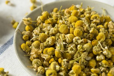 Çiğ sarı kurutulmuş organik papatya