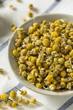 Çiğ sarı kurutulmuş organik papatya