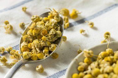 Çiğ sarı kurutulmuş organik papatya