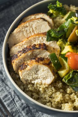 Sağlıklı tavuk ve Quinoa kase