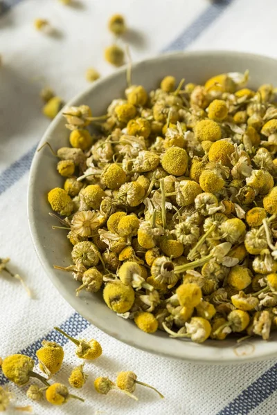 Çiğ sarı kurutulmuş organik papatya