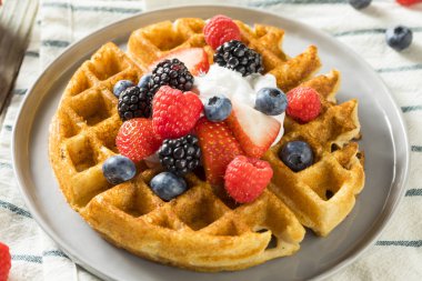 Tatlı ev yapımı Berry Belçika Waffle