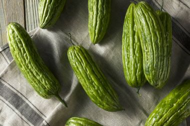 Ham yeşil organik acı kavun