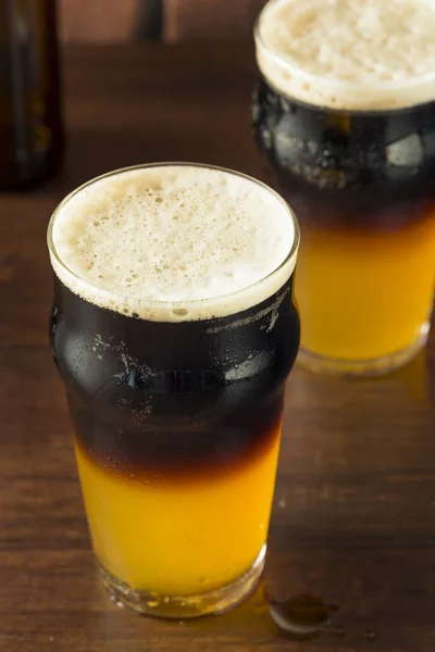 Ierse gelaagde Black and Tan bier — Stockfoto