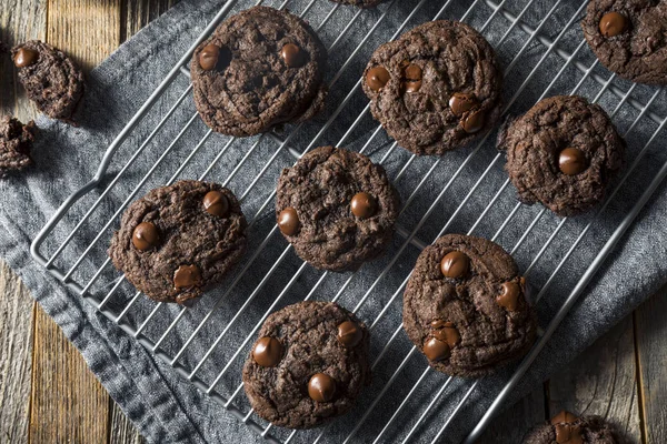 Biscotti al cioccolato fondente fatti in casa — Foto Stock