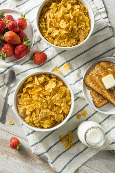 Healthy Corn Flakes with Milk for Breakfast — Stock Photo, Image