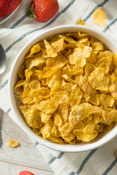 Gesunde Cornflakes mit Milch zum Frühstück — Stockfoto
