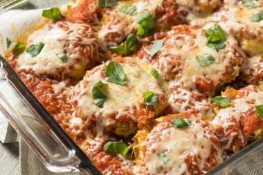 Ev yapımı İtalyan patlıcan Parmesan