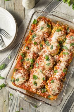 Ev yapımı İtalyan patlıcan Parmesan