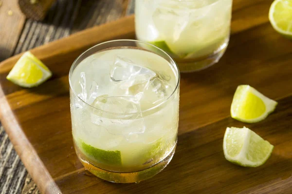 Cocktail brasiliani fatti in casa Caipirinha — Foto Stock