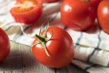 Taze organik kırmızı domates