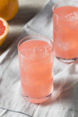 Sağlıklı taze greyfurt da maden suyu aromalı