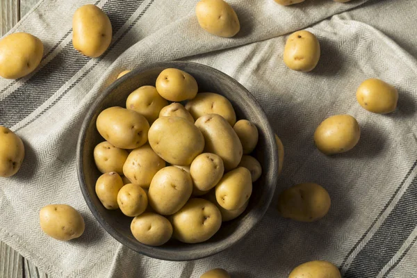 Raw Organic Yellow Baby Potatoes — Stock Photo, Image