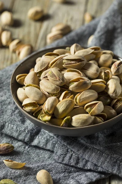 Tuercas de pistacho tostadas y aplanadas —  Fotos de Stock