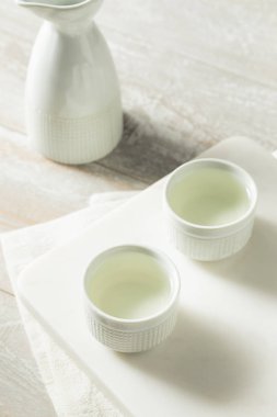 Alkollü Japon Sake pirinç şarabı