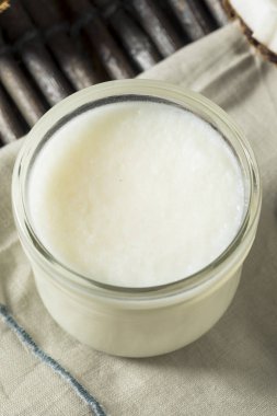 Çiğ beyaz organik hindistan cevizi yağı