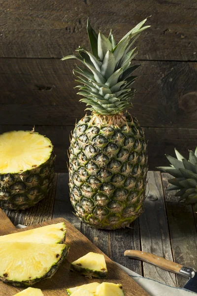 Plasterki surowego żółty ananas organiczne — Zdjęcie stockowe