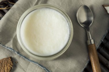 Çiğ beyaz organik hindistan cevizi yağı