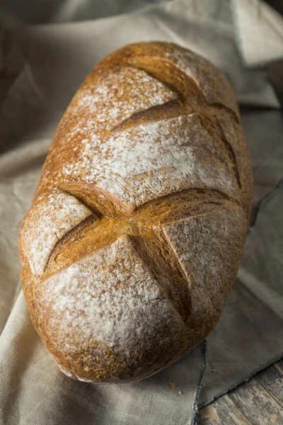Цельнозерновой белый французский хлеб — стоковое фото