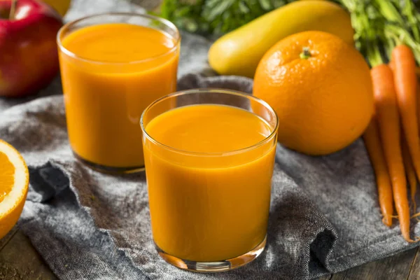 Zdrowe ekologiczne marchewki pomarańczowy Smoothie Juice Drink — Zdjęcie stockowe