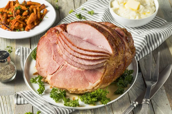 Prosciutto tagliato a spirale di Pasqua smaltato in casa — Foto Stock