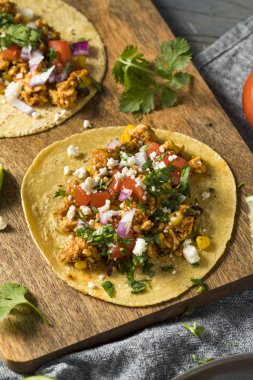 Sağlıklı ev yapımı Sofritas Tofu Tacos