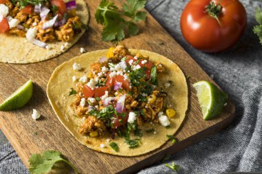 Sağlıklı ev yapımı Sofritas Tofu Tacos