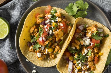 Sağlıklı ev yapımı Sofritas Tofu Tacos