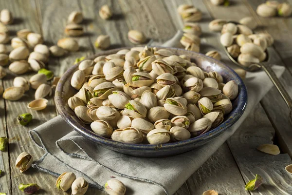 Raw Organic Green Fresh Pistachios — Stock Photo, Image