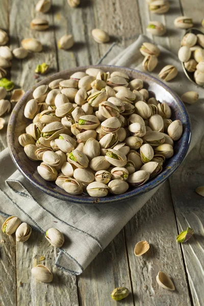 Raw Organic Green Fresh Pistachios — Stock Photo, Image