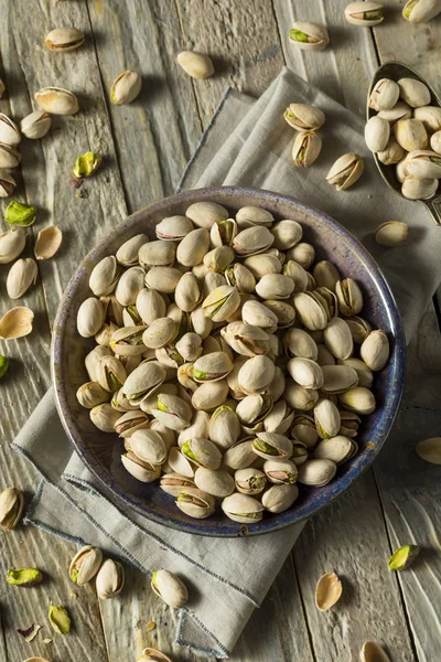 Raw Organic Green Fresh Pistachios — Stock Photo, Image