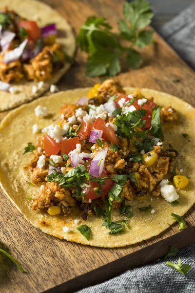 Gezonde zelfgemaakte Sofritas Tofu Tacos — Stockfoto