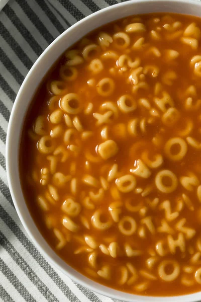 Sopa saludable del alfabeto en salsa de tomate — Foto de Stock