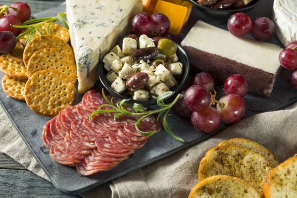 Gourmet extravagante Charcuterie Board — Fotografia de Stock