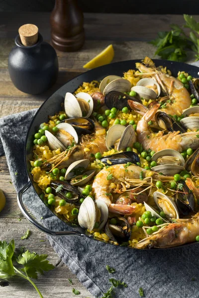 Домашнє іспанського морепродукти Паелья — стокове фото