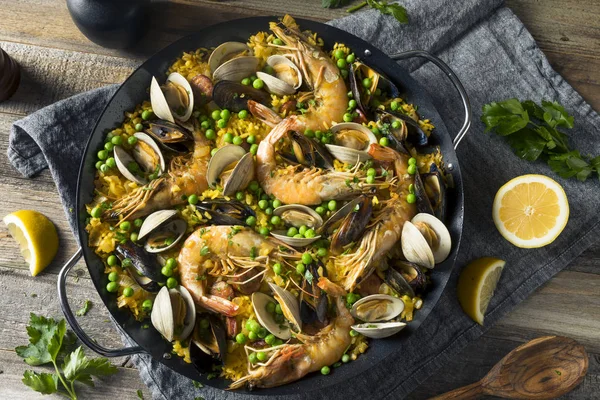 Домашнє іспанського морепродукти Паелья — стокове фото
