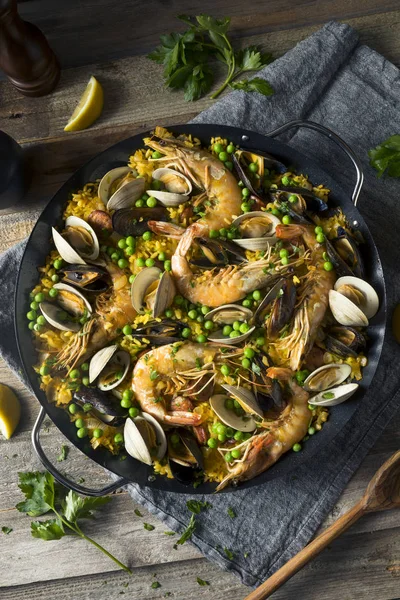 Hausgemachte spanische Meeresfrüchte-Paella — Stockfoto