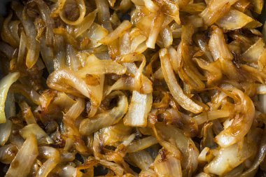 Sağlıklı ev yapımı karamelize soğan