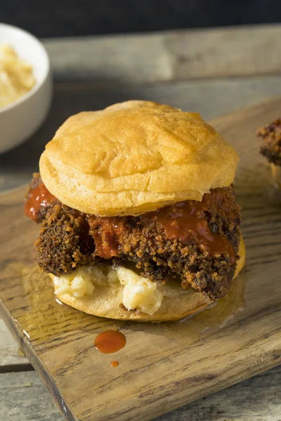 Biscuit de poulet au beurre de miel fait maison — Photo