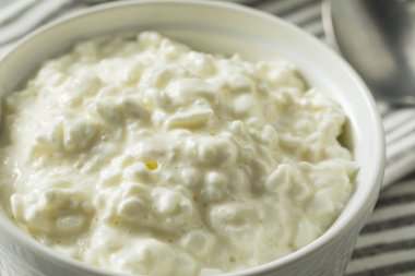 Ev yapımı az yağlı süzme peynir