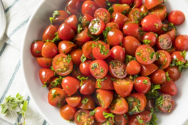Zdrowe domowe pomidor sałatka — Zdjęcie stockowe