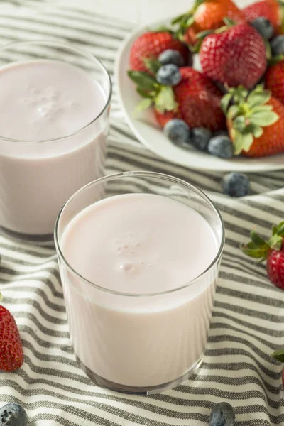 健康有机饮用酸奶浆果 Kefir — 图库照片