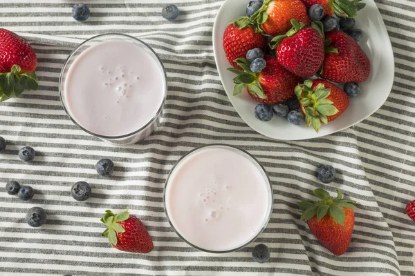 健康有机饮用酸奶浆果 Kefir — 图库照片
